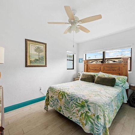 Uptown Cottage - Walk To The Beach And Restaurants شاطئ كوكوا المظهر الخارجي الصورة
