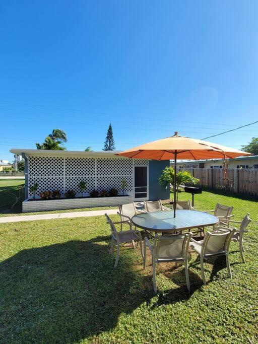 Uptown Cottage - Walk To The Beach And Restaurants شاطئ كوكوا المظهر الخارجي الصورة