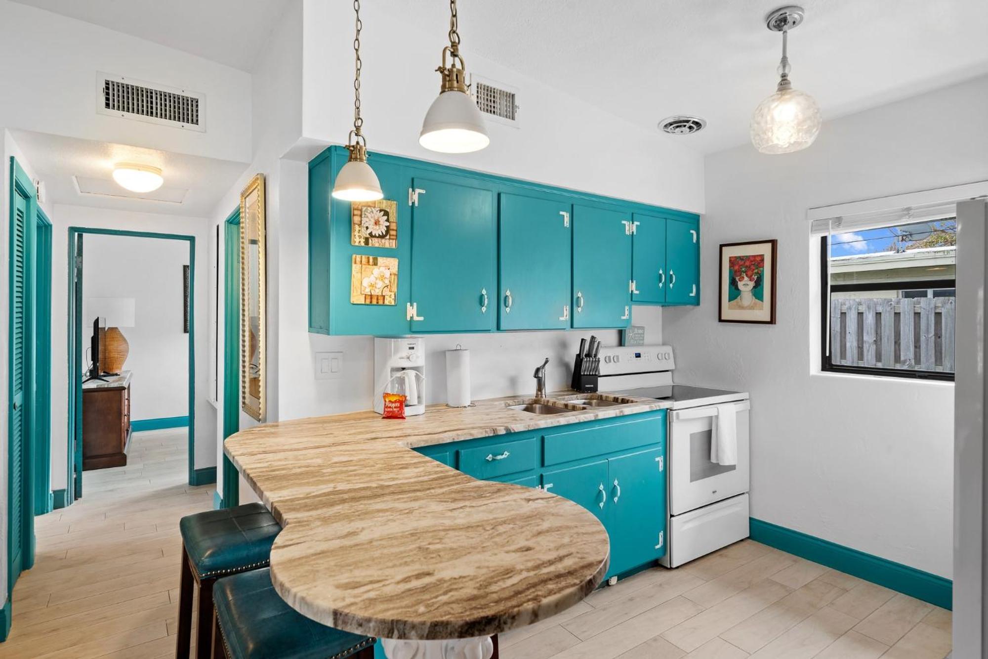 Uptown Cottage - Walk To The Beach And Restaurants شاطئ كوكوا المظهر الخارجي الصورة